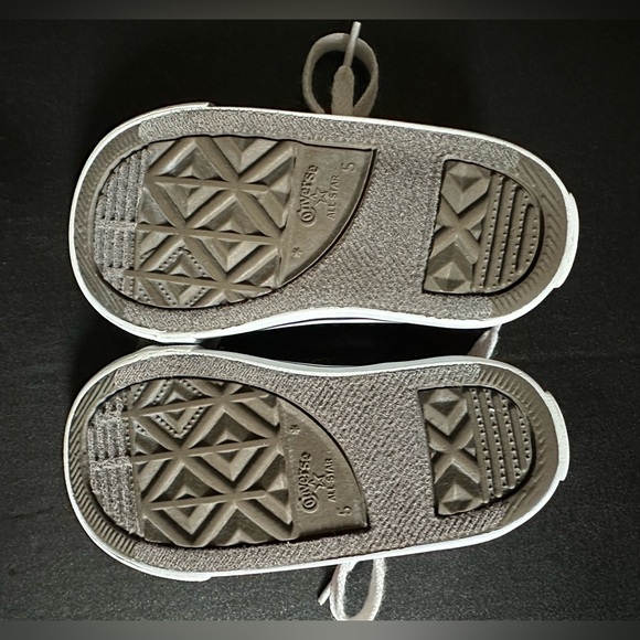 Converse All Star Red & White Size 5.
Kids / Toddler / Baby - Picture 12 of 14